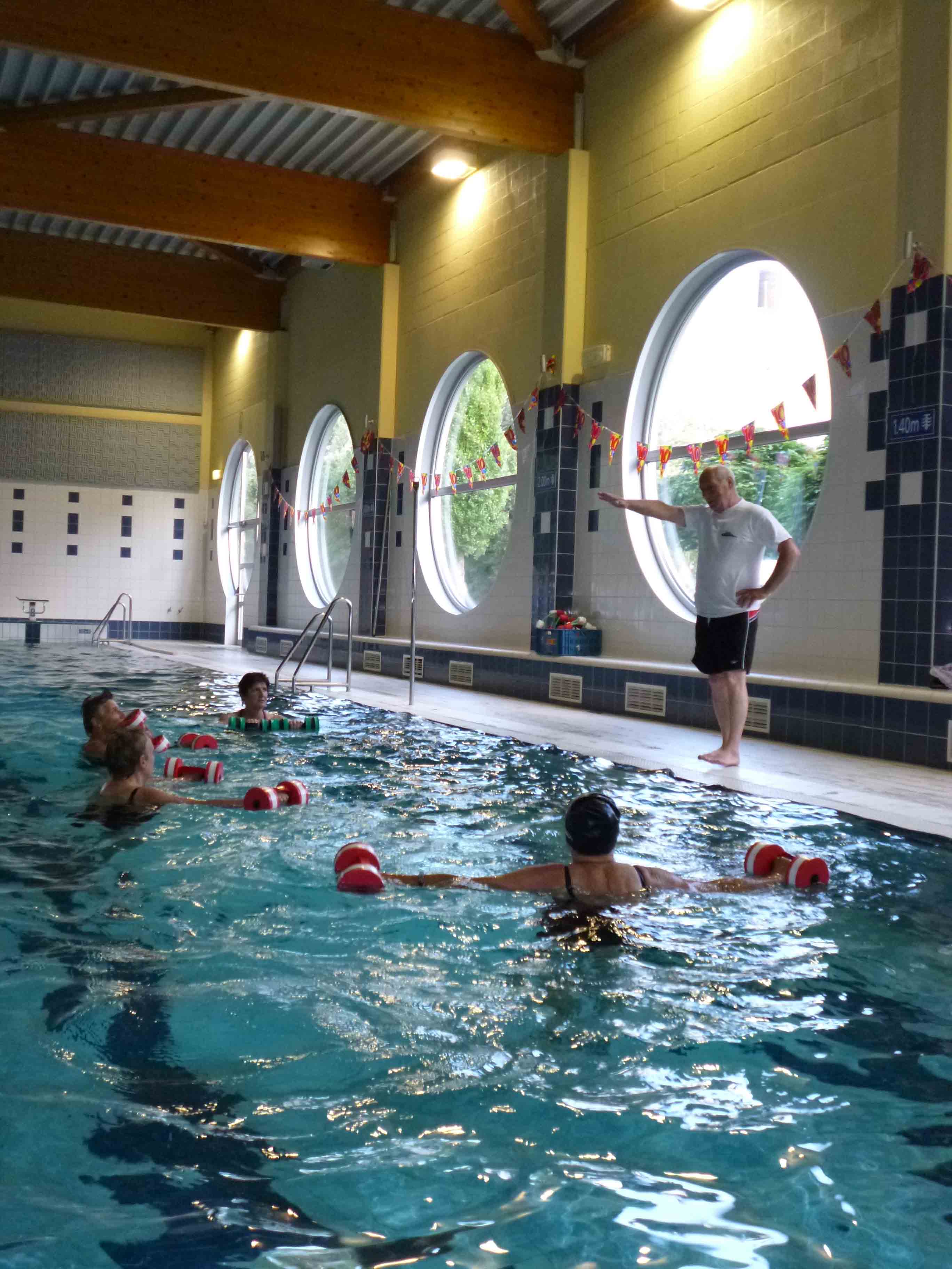 Leden genieten van de aquagym